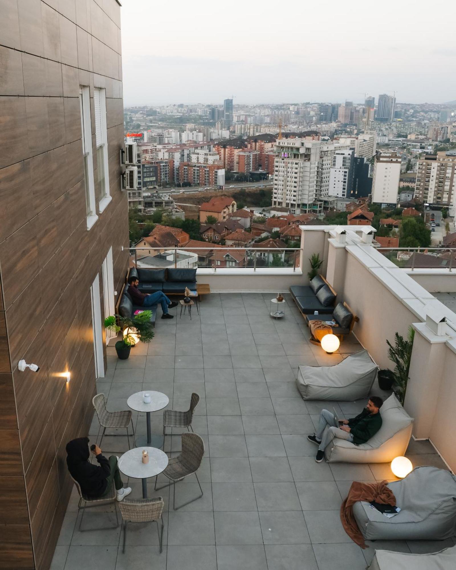 Etern Apart Hotel Πρίστινα Εξωτερικό φωτογραφία